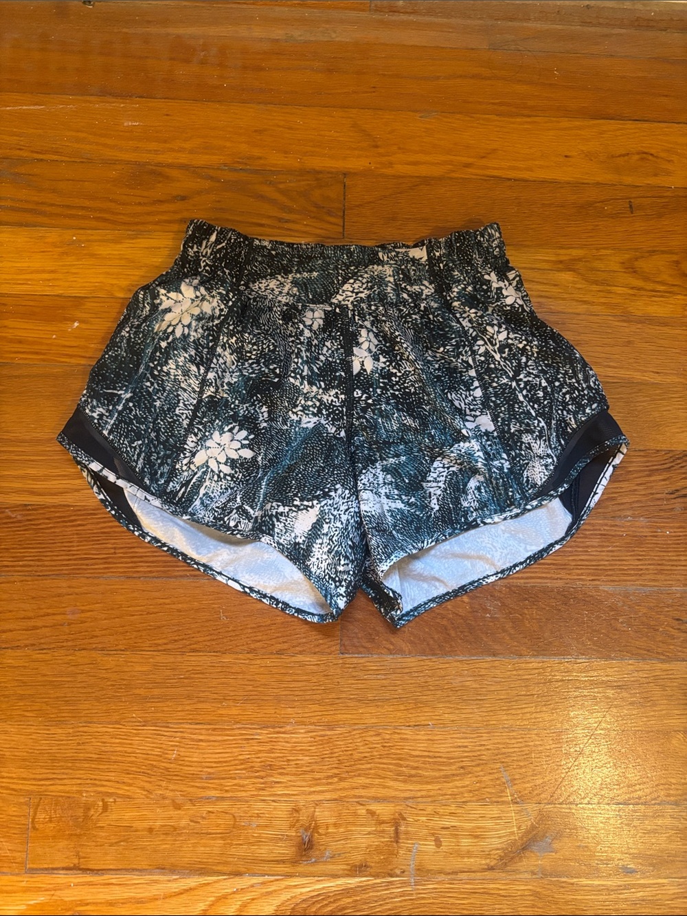 Lululemon hotty hot shorts tall